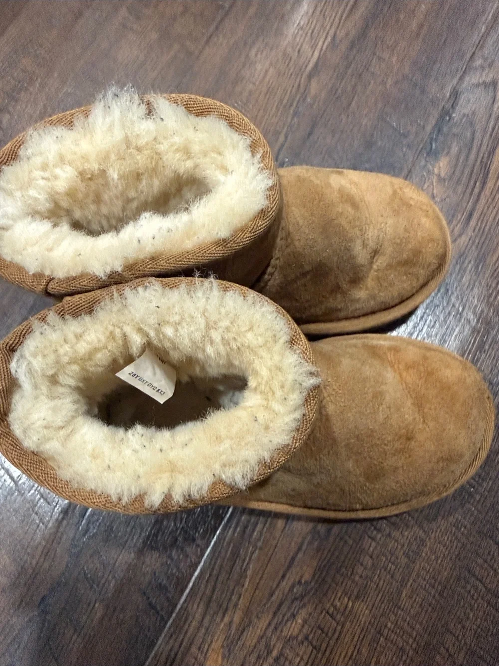 Kids UGG Boots - size 11 - chestnut